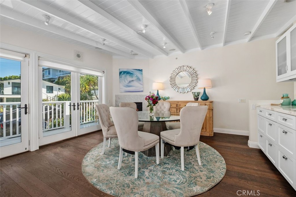 263 Upland Road Laguna Beach, CA 92651 - Photo 15 of 56 Upstairs living room