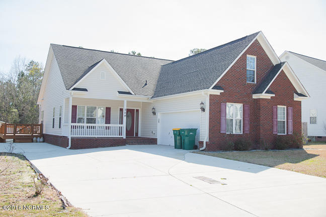 204 Brook Crossing Road Swansboro, NC 28584 - Photo 1 of 34 204 Brook Crossing-23