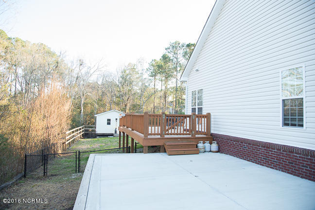 204 Brook Crossing Road Swansboro, NC 28584 - Photo 30 of 34 204 Brook Crossing-18