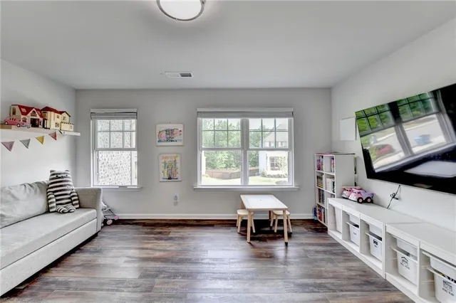 a en suite bathroom with a sink and a mirror
