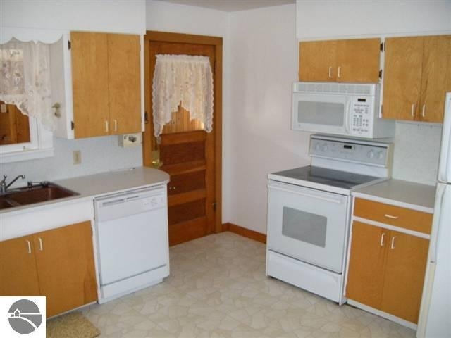 8494 South Schomberg Road Cedar, MI 49621 - Photo 3 of 53 1797825-2.JPG