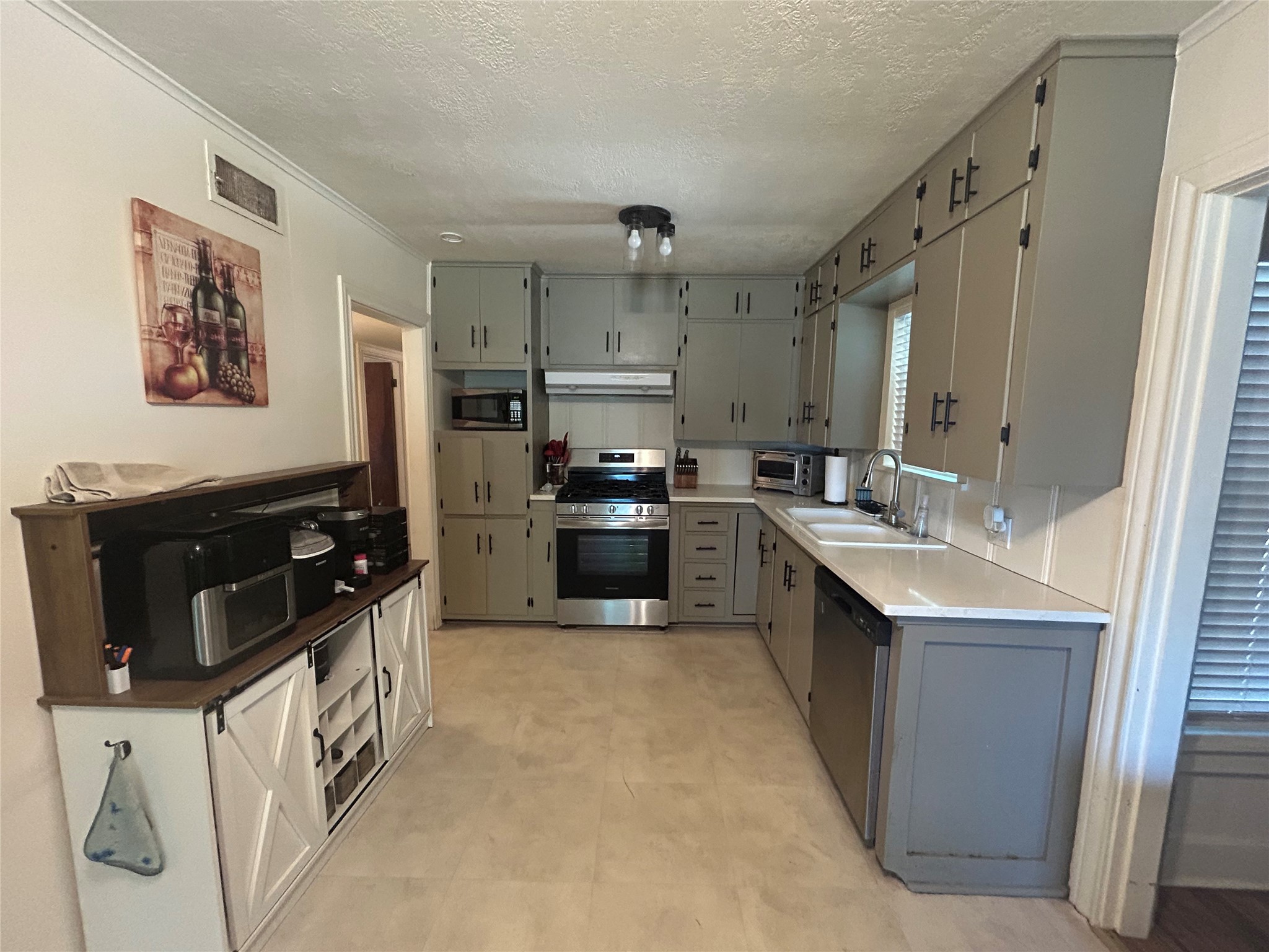 317 Harbert Street Columbus, TX 78934 - Photo 8 of 18