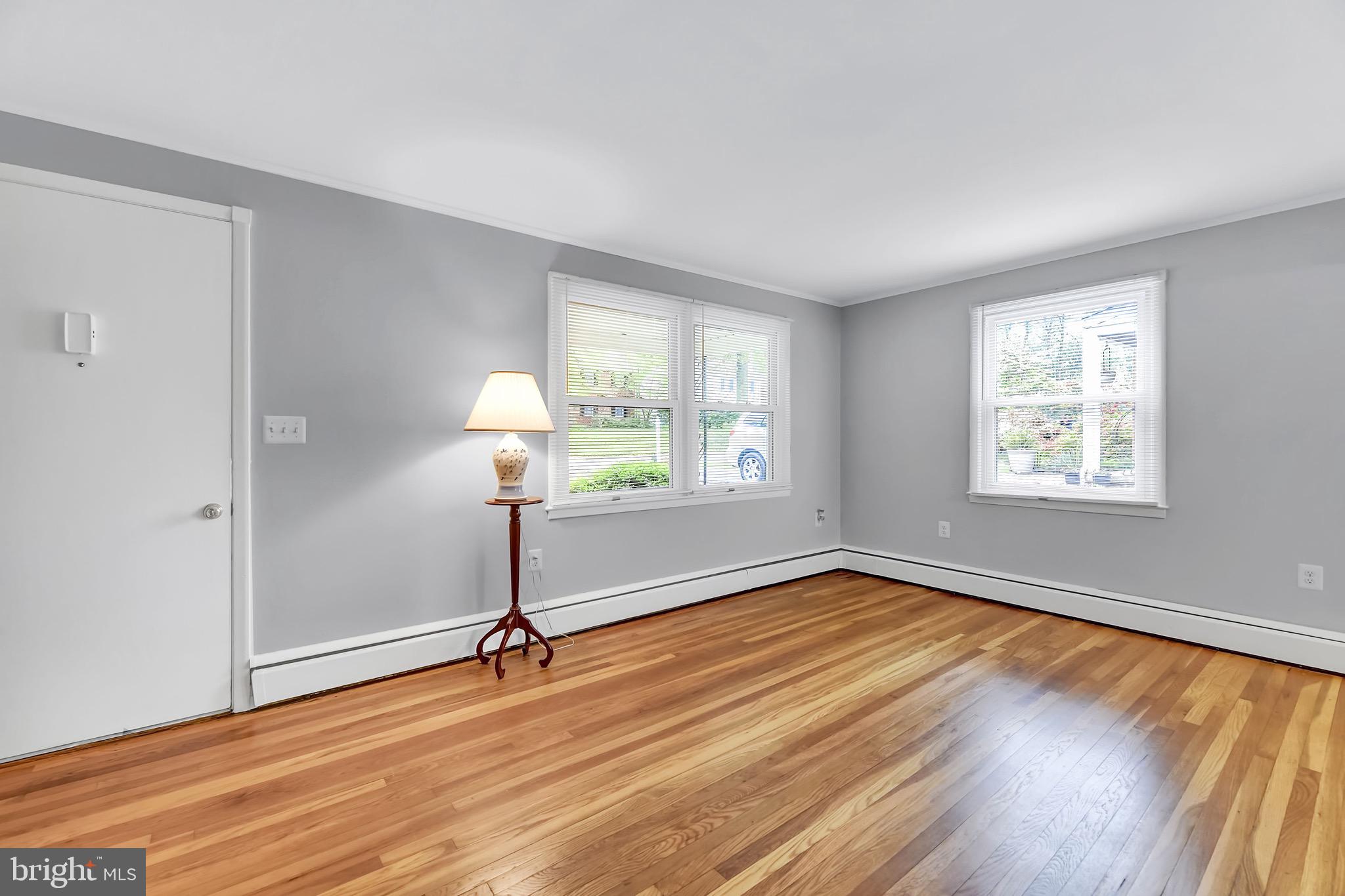 900 Olmstead Road Baltimore, MD 21208 - Photo 26 of 46 Large living room