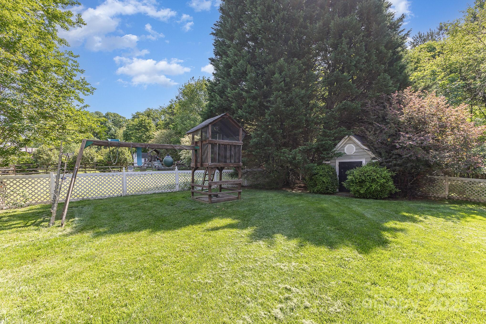 815 Clearbrook Road Matthews, NC 28105 - Photo 35 of 45 a view of a house with backyard and a tree