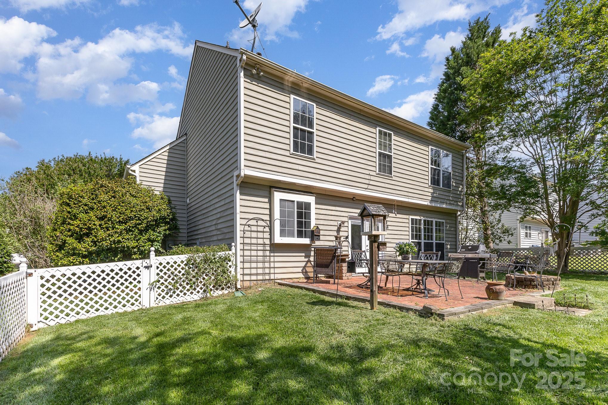 815 Clearbrook Road Matthews, NC 28105 - Photo 36 of 45 a backyard of a house with table and chairs