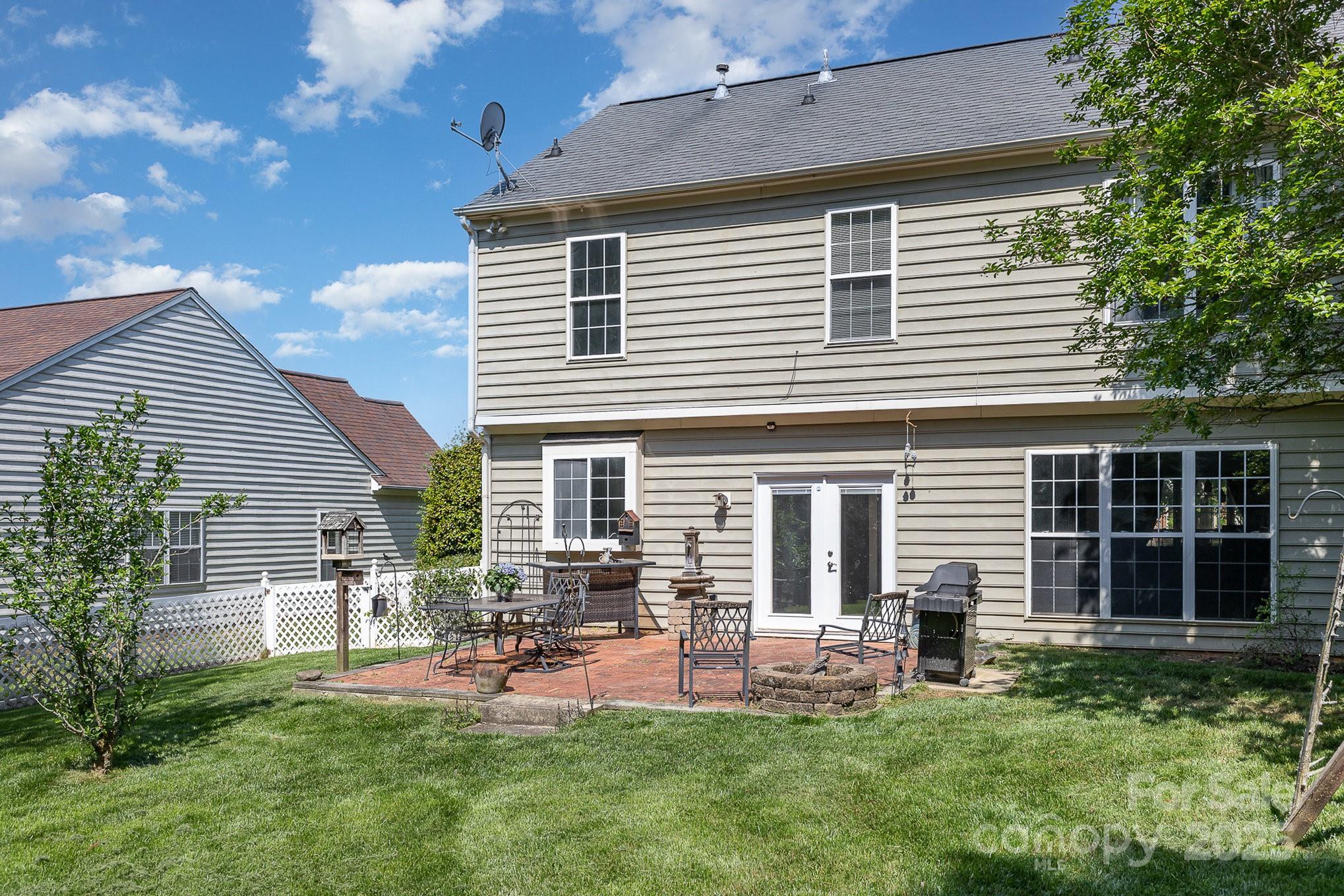815 Clearbrook Road Matthews, NC 28105 - Photo 39 of 45 a backyard of a house with outdoor seating