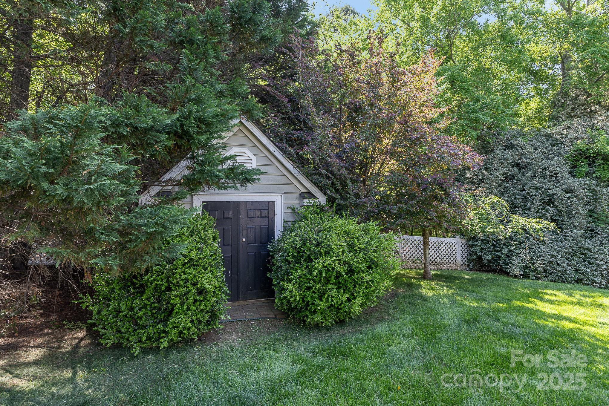 815 Clearbrook Road Matthews, NC 28105 - Photo 41 of 45 a view of a back yard