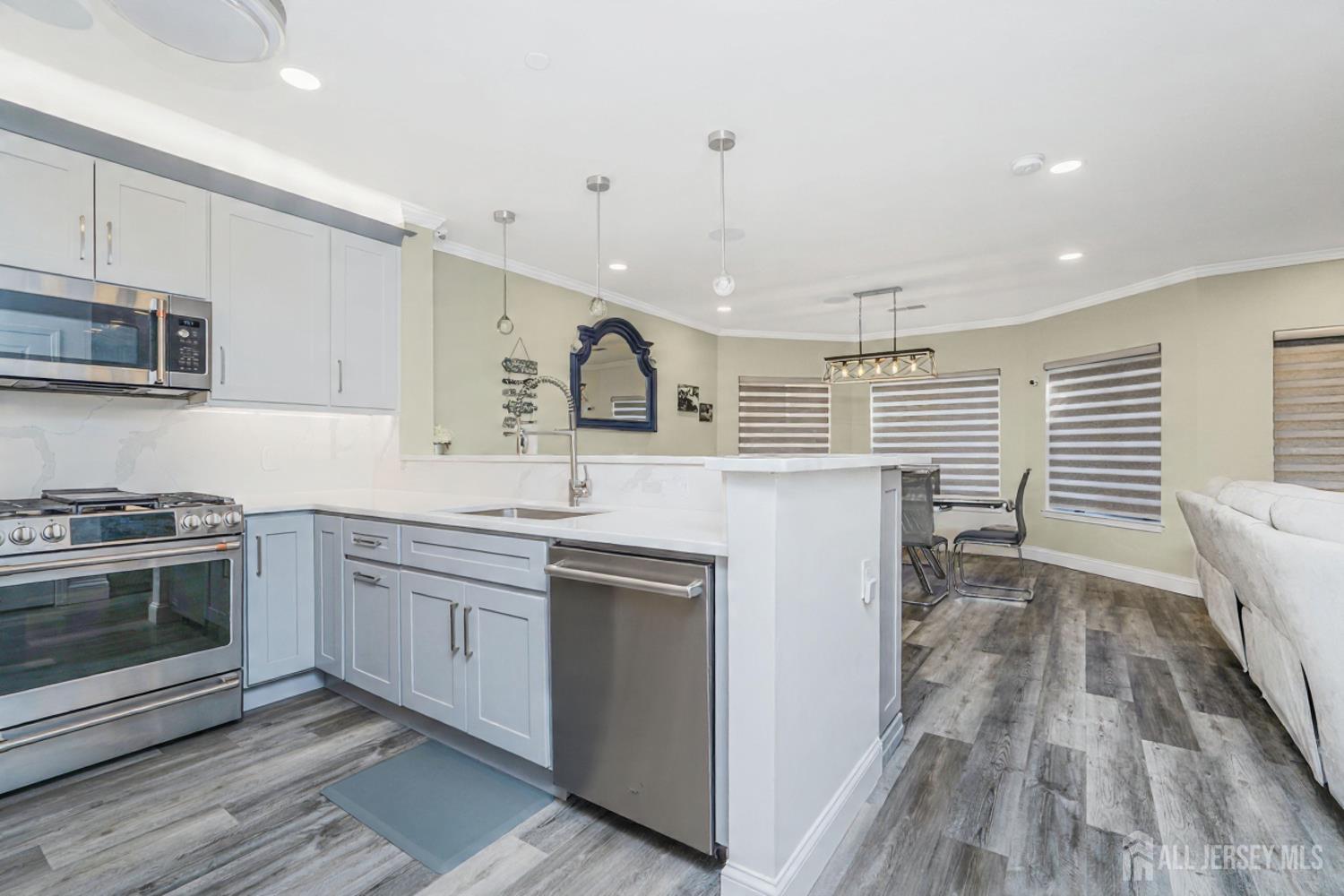 368 Rector Street Perth Amboy, NJ 08861 - Photo 13 of 29