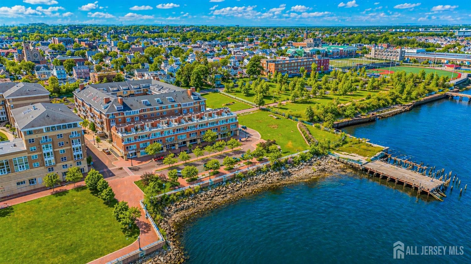 368 Rector Street Perth Amboy, NJ 08861 - Photo 2 of 29