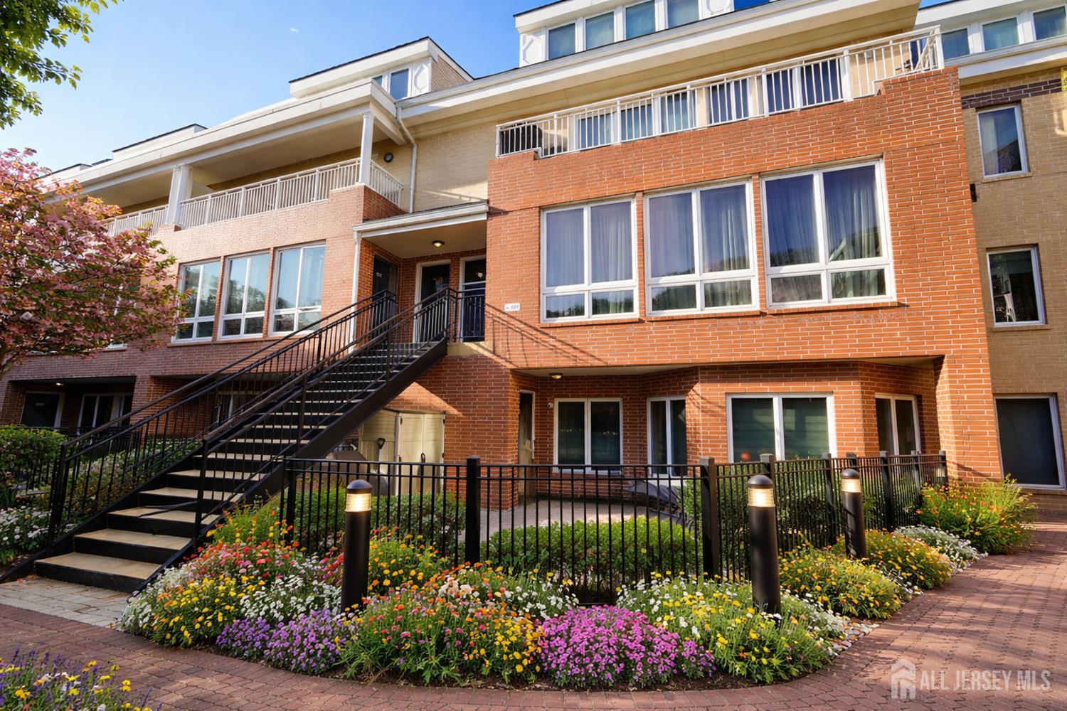 368 Rector Street Perth Amboy, NJ 08861 - Photo 3 of 29