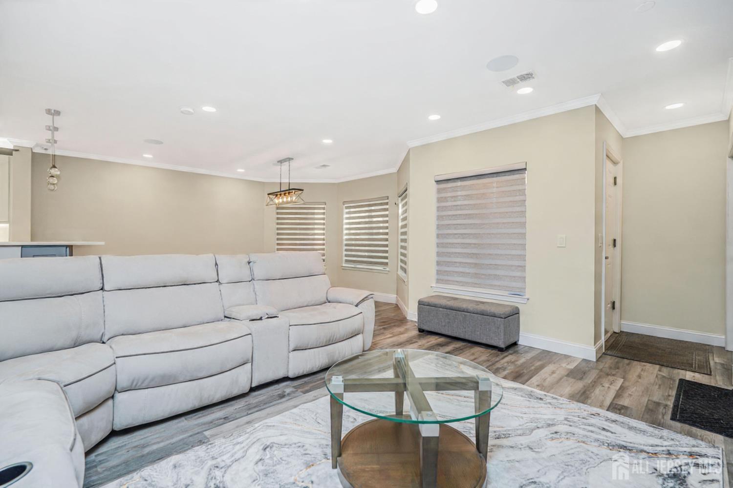 368 Rector Street Perth Amboy, NJ 08861 - Photo 7 of 29