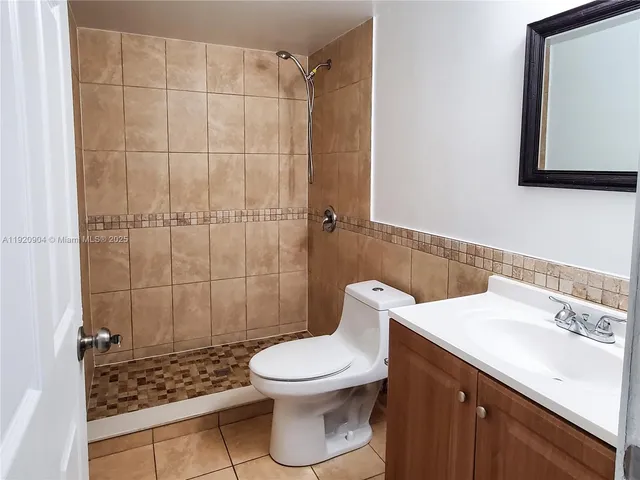 a view of empty room with window