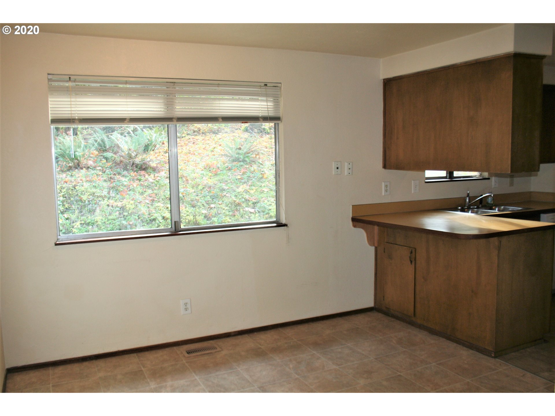 1042 South 70th Street Springfield, OR 97478 - Photo 9 of 18 a bathroom with a sink and a mirror