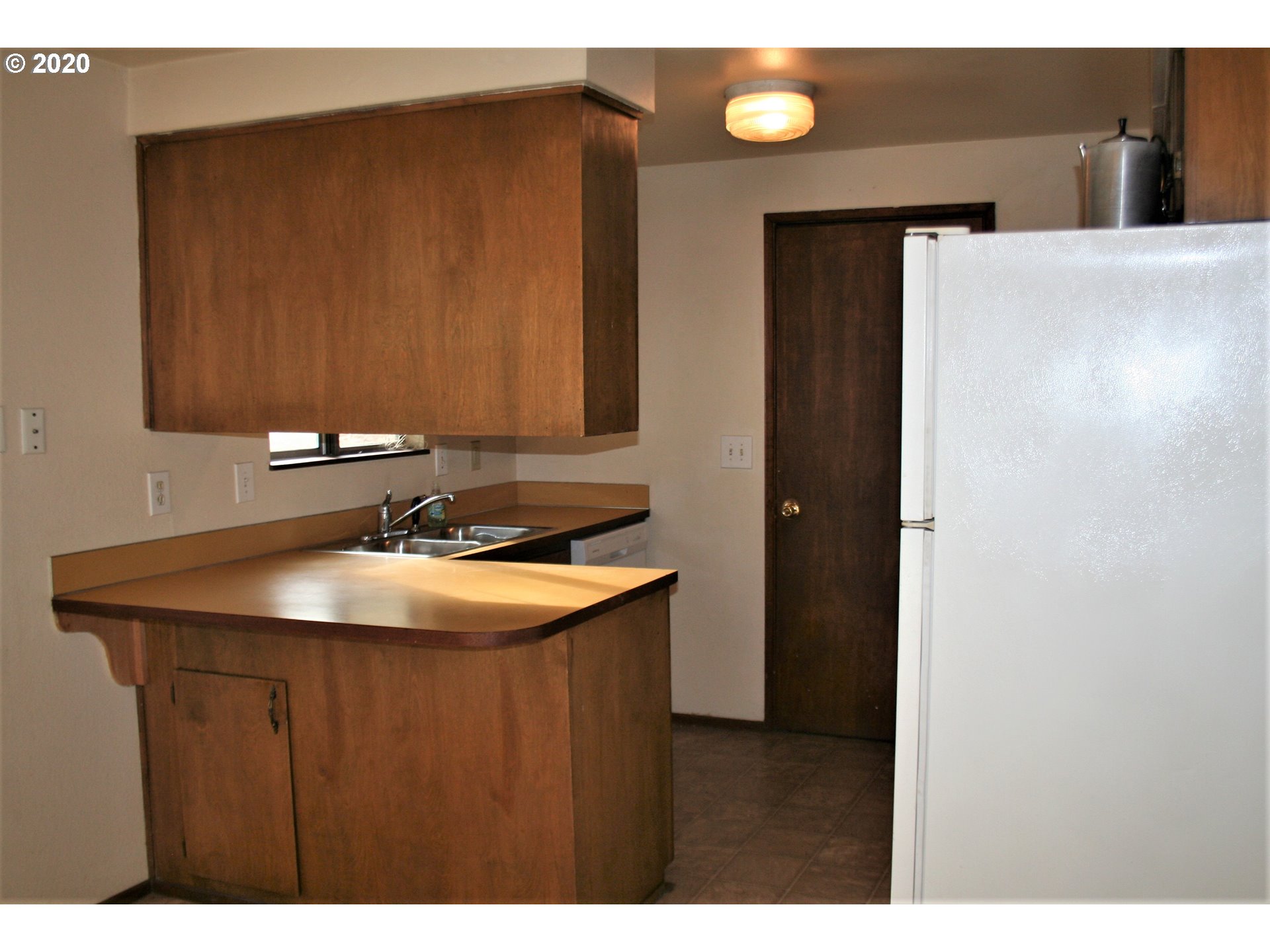 1042 South 70th Street Springfield, OR 97478 - Photo 10 of 18 a bathroom with a sink and a mirror