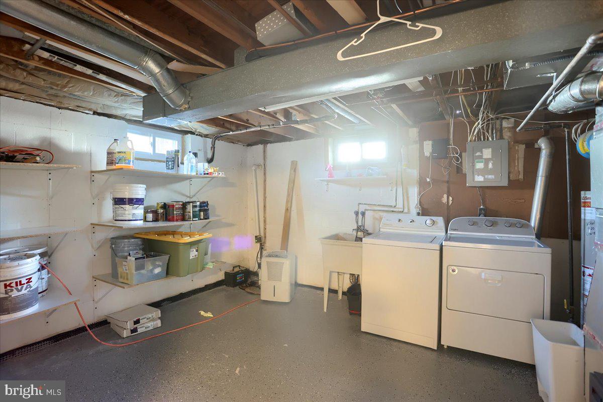 104 Cedarcliff Court Glen Burnie, MD 21060 - Photo 24 of 34 a utility room with dryer and washer