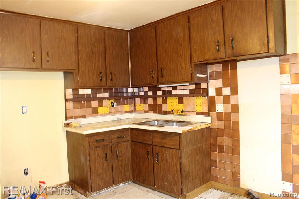 8287 State Park Center Line, MI 48015 - Photo 4 of 13