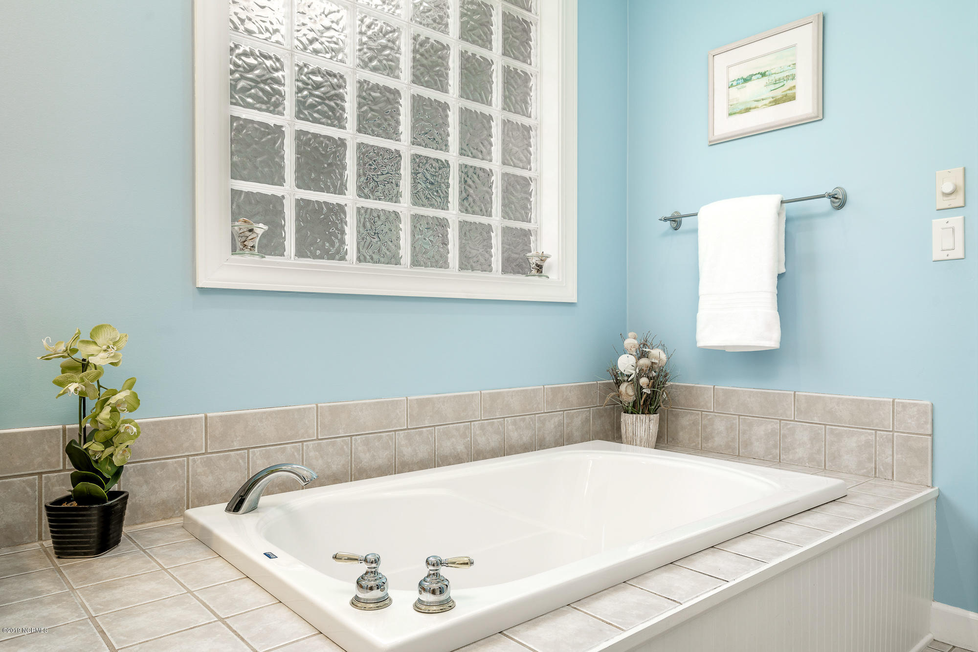 478 Newport Loop Road Newport, NC 28570 - Photo 18 of 60 Master Bath w/ Luxurious Soaking Tub