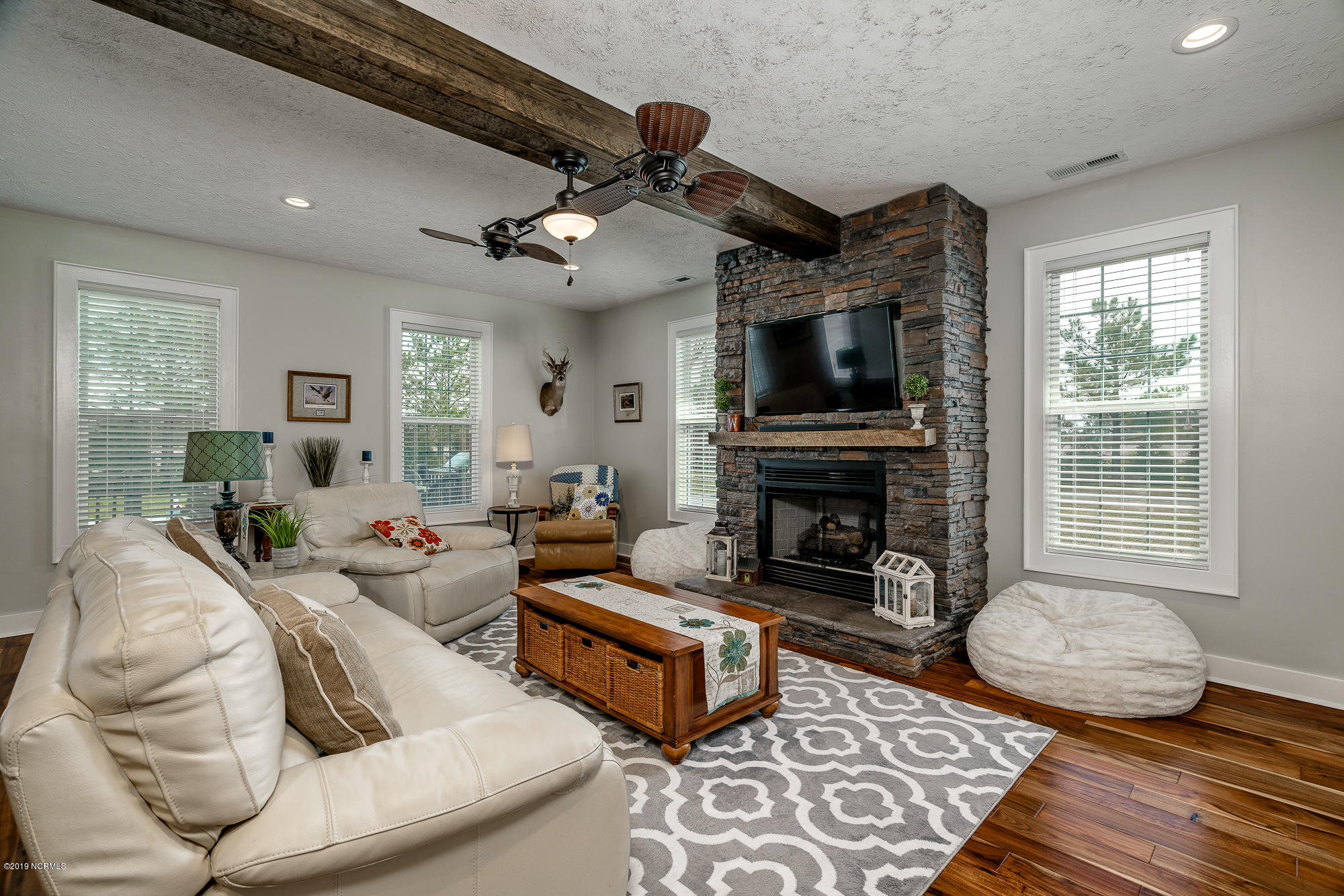 478 Newport Loop Road Newport, NC 28570 - Photo 7 of 60 Rustic Living Room