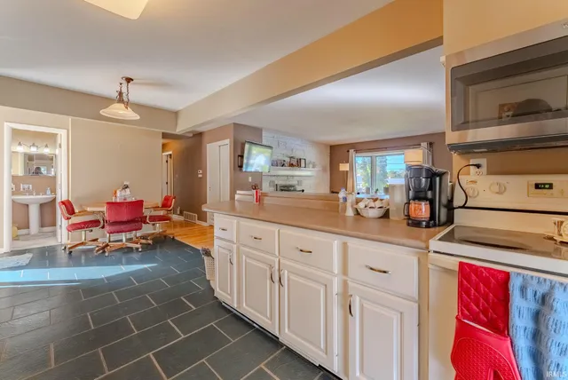 $235,000 | 860 Cambridge Drive, Wabash, IN 46992