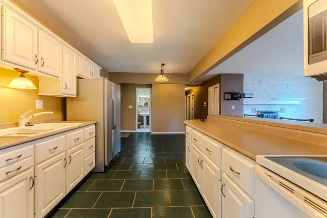 $229,900 | 860 Cambridge Drive, Wabash, IN 46992