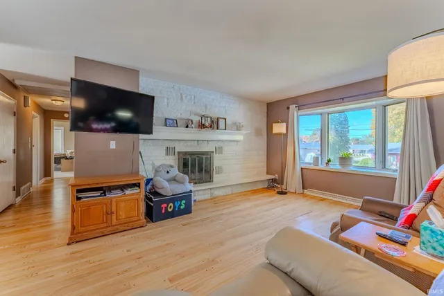 $235,000 | 860 Cambridge Drive, Wabash, IN 46992