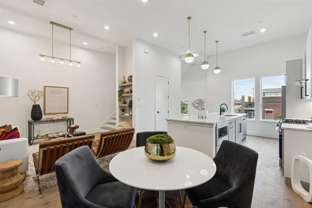 $3,400 | 4208 Live Oak Street, Unit 103, Dallas, TX 75204