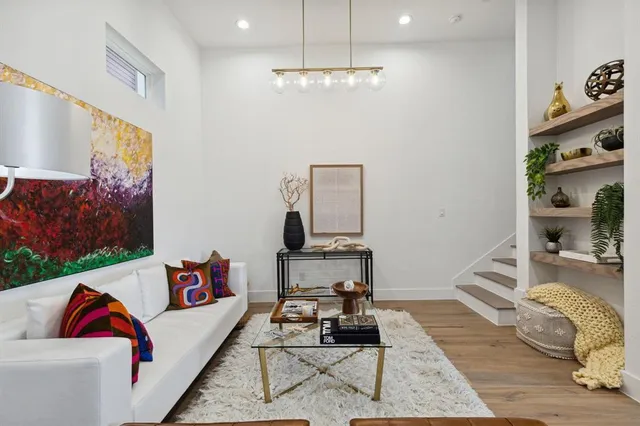 $3,400 | 4208 Live Oak Street, Unit 103, Dallas, TX 75204