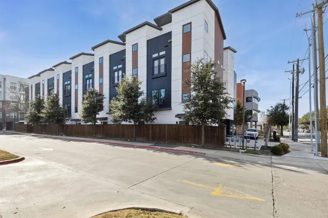 $3,400 | 4208 Live Oak Street, Unit 103, Dallas, TX 75204