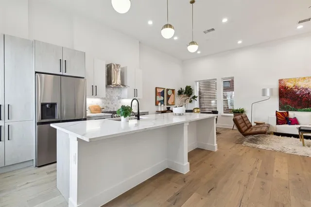 $3,400 | 4208 Live Oak Street, Unit 103, Dallas, TX 75204