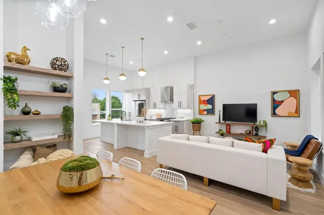 $3,400 | 4208 Live Oak Street, Unit 103, Dallas, TX 75204