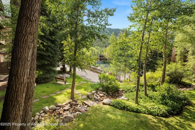 a view of yard with tree