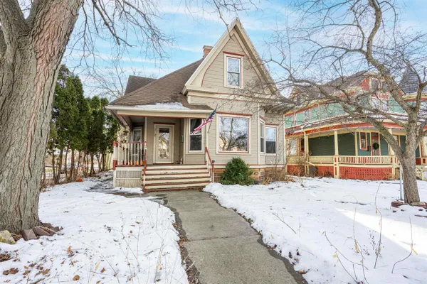 $239,900 | 712 East Main Street, Reedsburg, WI 53959