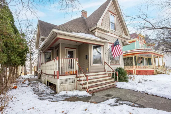 $239,900 | 712 East Main Street, Reedsburg, WI 53959