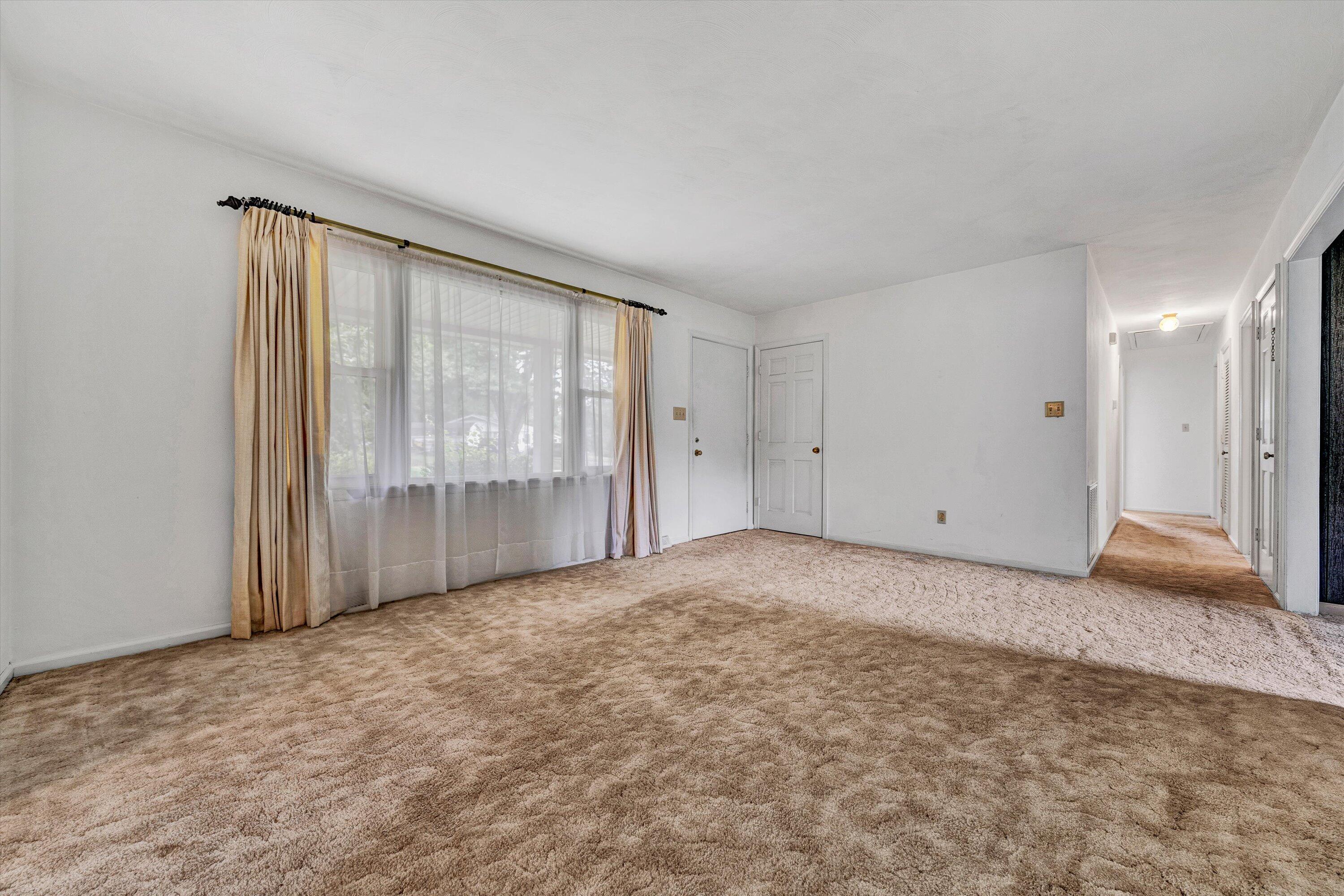 380 Lakeshore Terrace Road Hardy, VA 24101 - Photo 9 of 23 Living Room
