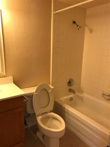 $700 | 9807 Walnut Street, Unit 303, Dallas, TX 75243