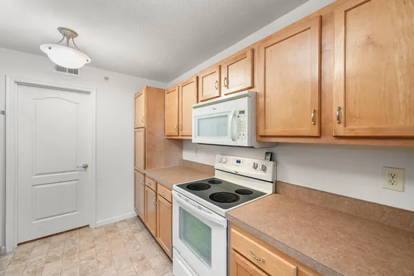 $219,900 | 301 Riverscape Court, Lawrenceburg, IN 47025