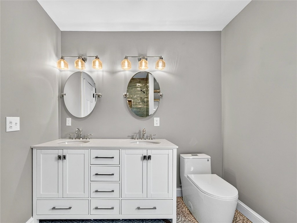 132 Mulberry Street Rochester, NY 14620 - Photo 21 of 50 2nd floor full bathroom