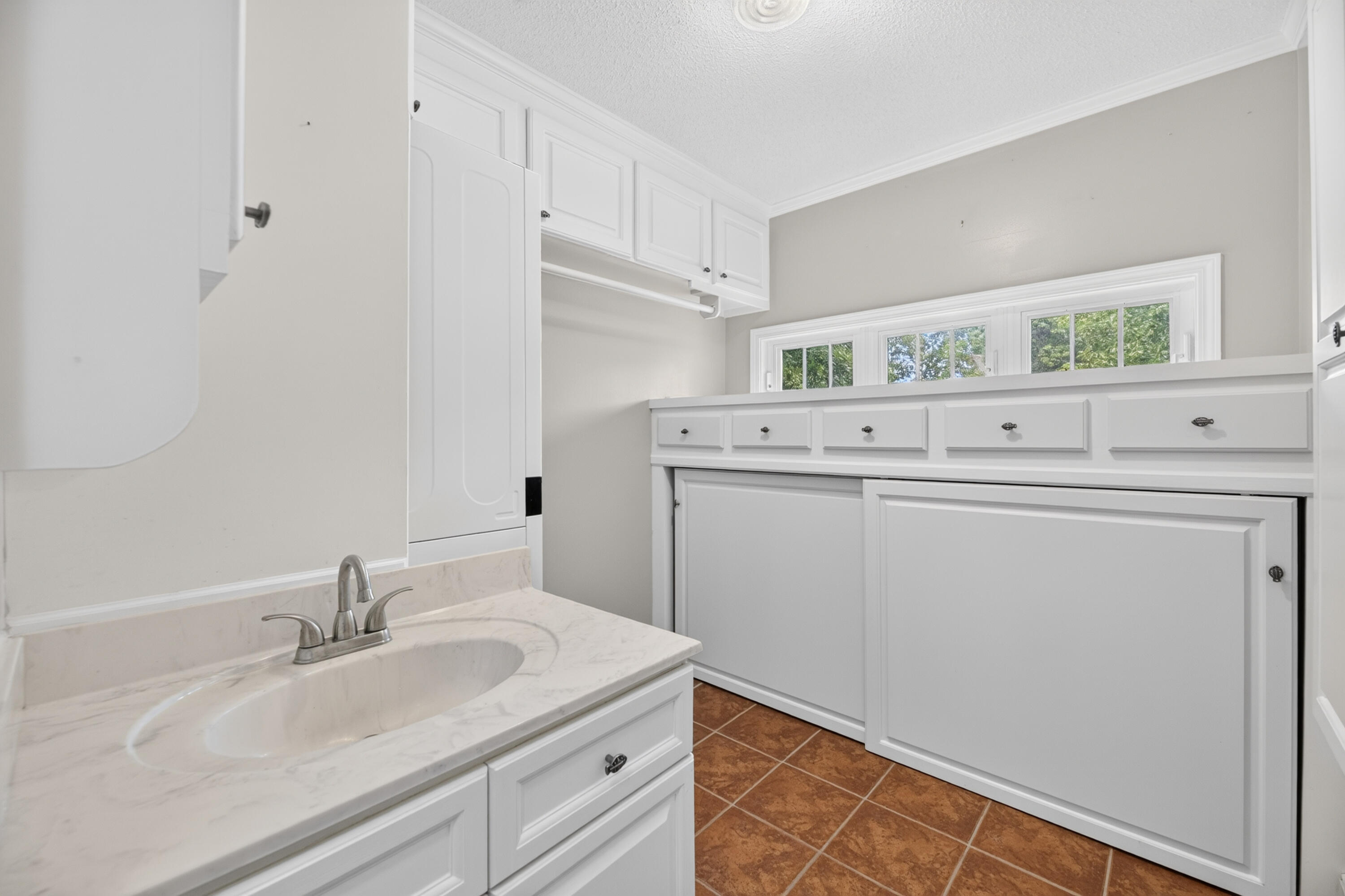 18 Ridge Lake Drive Manning, SC 29102 - Photo 36 of 78 LAUNDRY ROOM