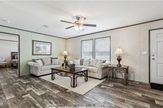 27760 Bermont Road Punta Gorda, FL 33982 - Photo 5 of 18 a living room with furniture