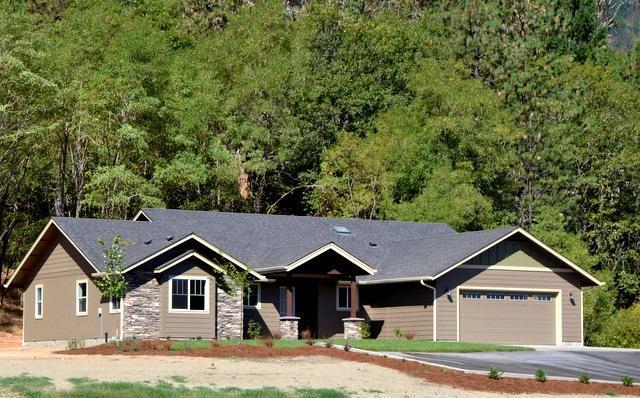 182 Rockinghorse Drive Grants Pass, OR 97527 - Photo 1 of 19 Primary Photo
