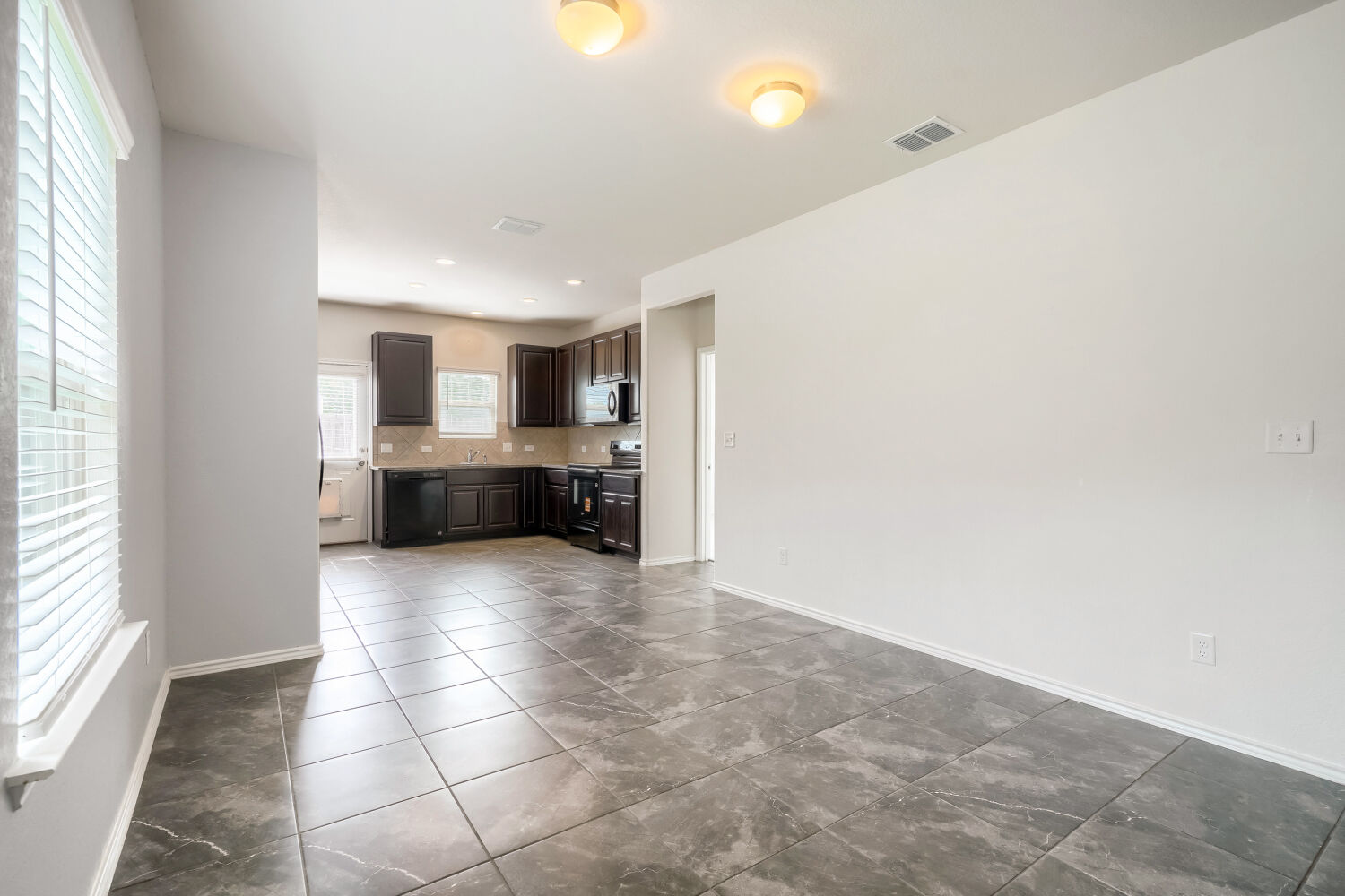 2420 Ranger Pass Seguin, TX 78155 - Photo 4 of 28