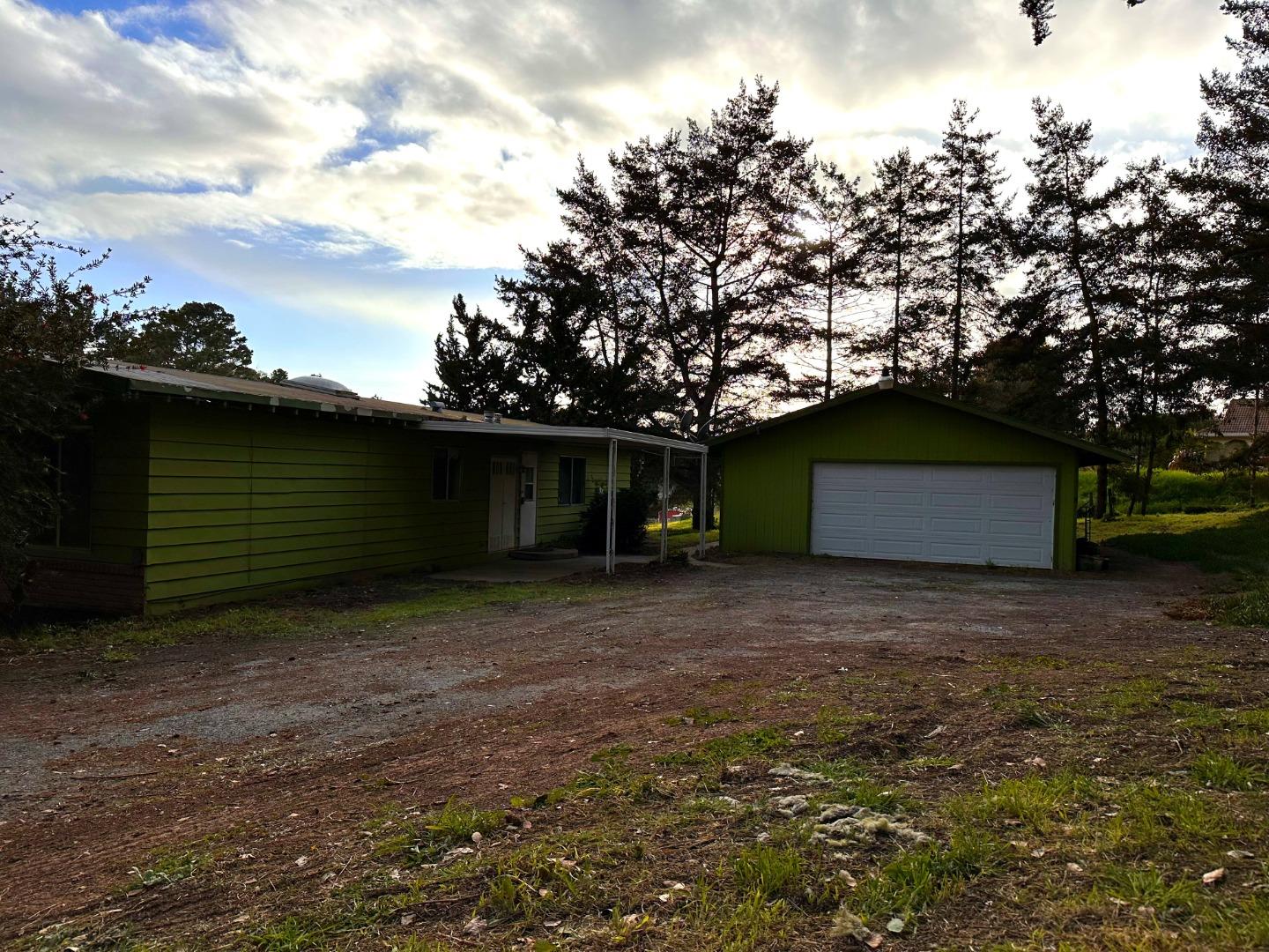 41 Desmond Road Salinas, CA 93907 - Photo 3 of 28 Gallery Image 3