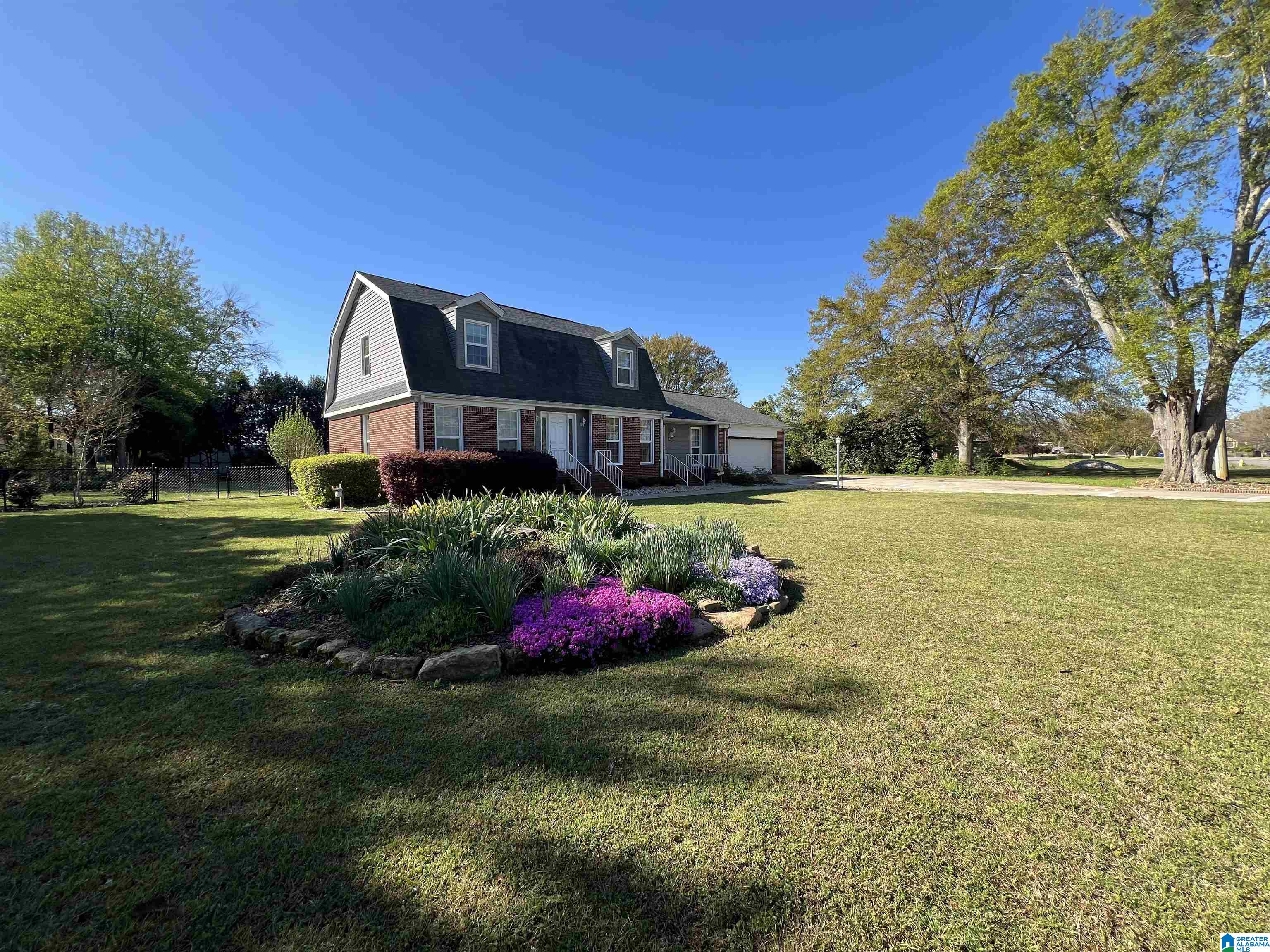 107 Viewpoint Circle Pell City, AL 35128 - Photo 3 of 44