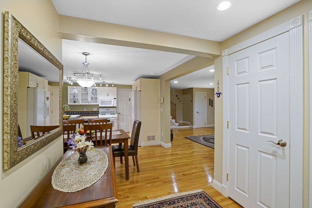 48 Thurston Road, Unit 48 Newton, MA 02464 - Photo 5 of 27 Gallery Image 5
