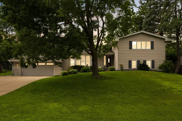 $699,900 | 6620 Limerick Lane, Edina, MN 55439