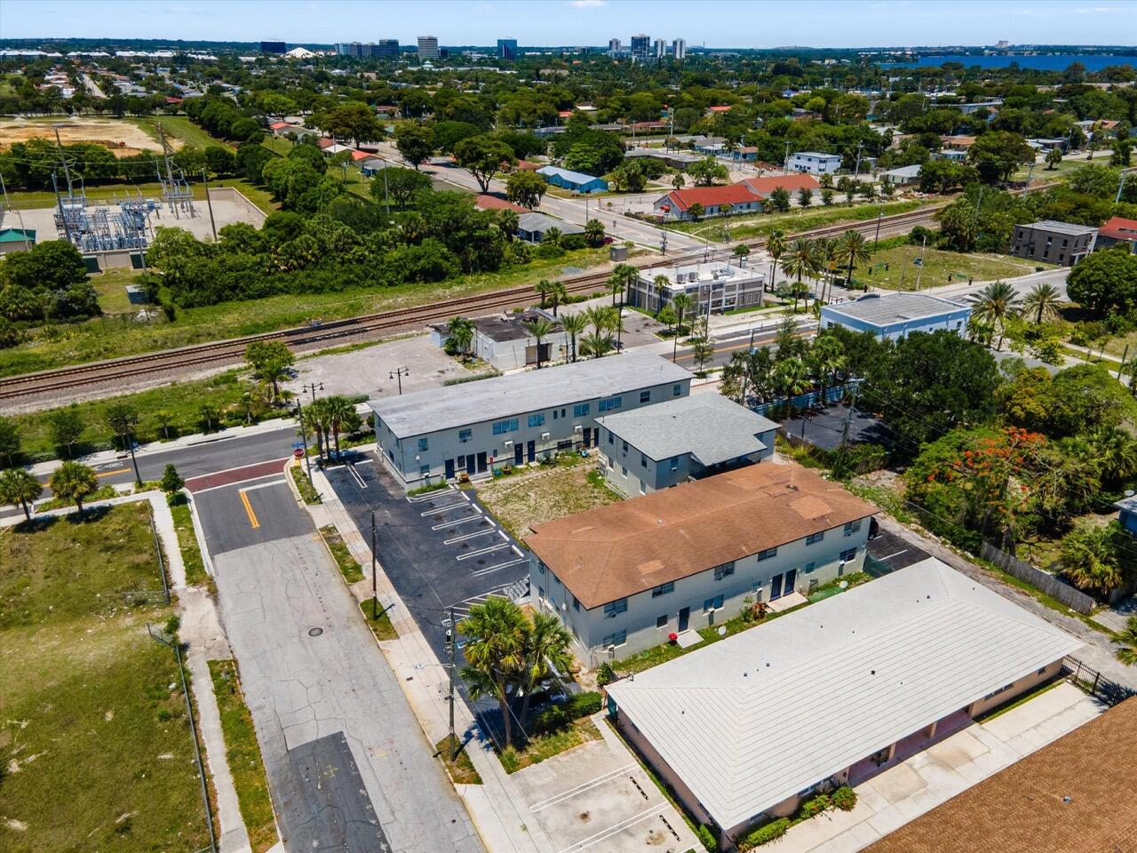 919 6th Street, Unit 15 West Palm Beach, FL 33401 - Photo 12 of 35 an aerial view of a house with a garden