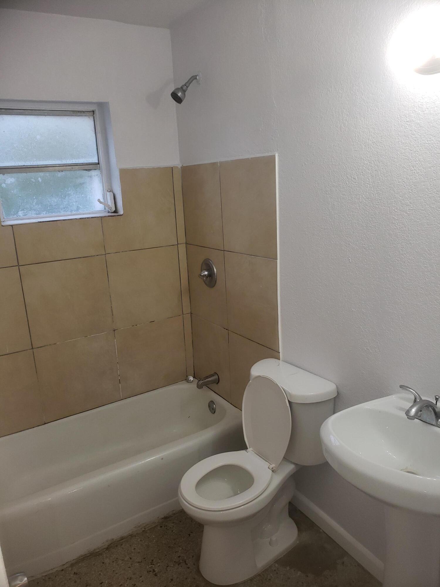 919 6th Street, Unit 15 West Palm Beach, FL 33401 - Photo 25 of 35 a bathroom with a toilet sink and bathtub