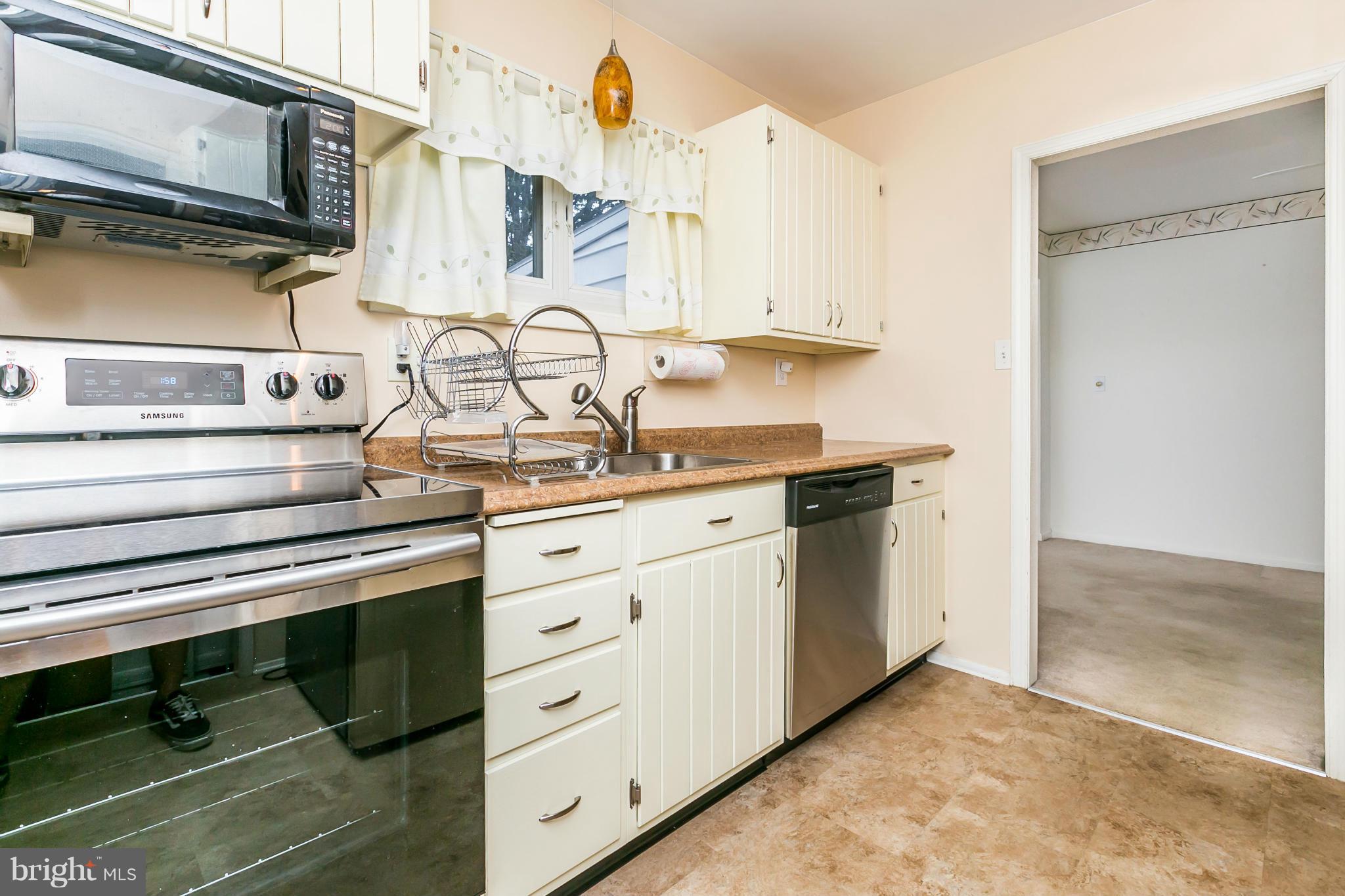 2455 Woodcroft Road Baltimore, MD 21234 - Photo 12 of 29 Kitchen