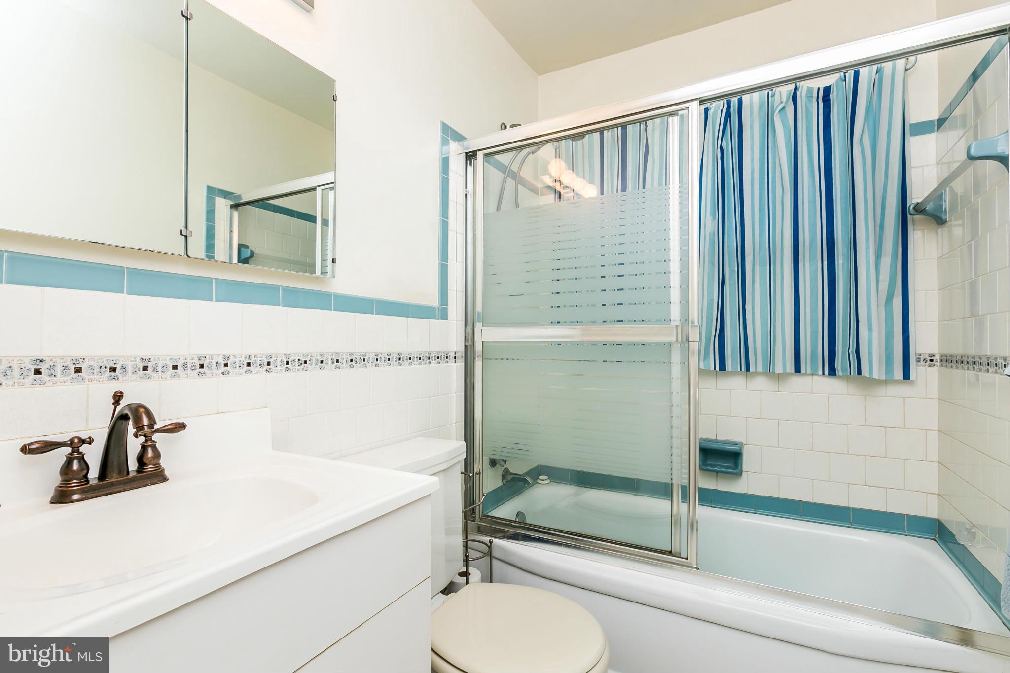 2455 Woodcroft Road Baltimore, MD 21234 - Photo 15 of 29 Bath