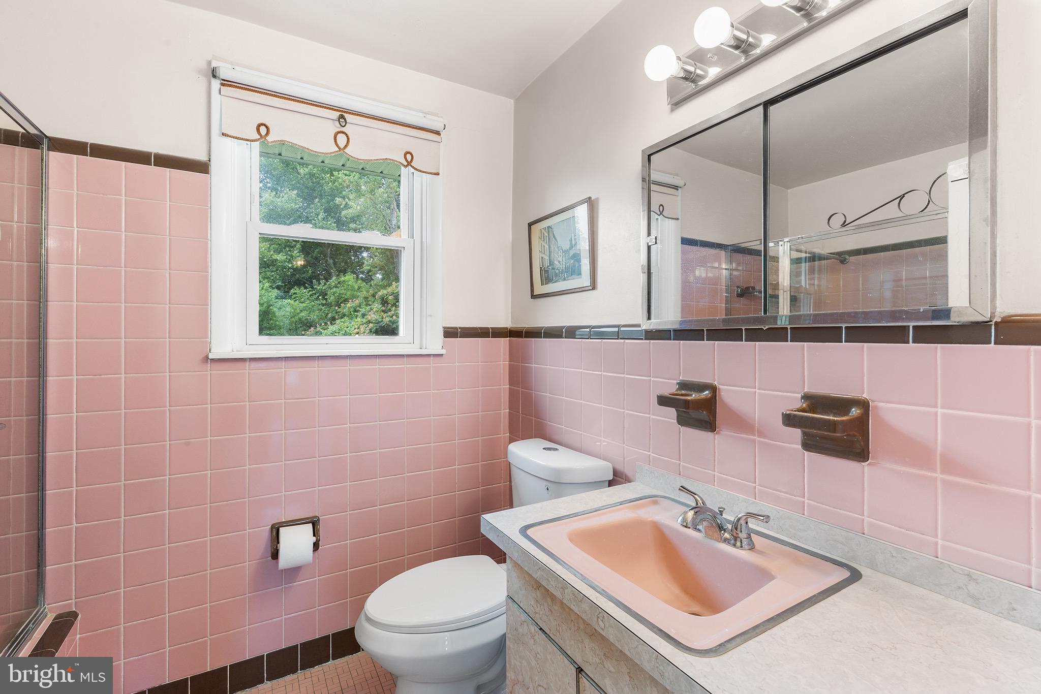 333 Candlewood Road Broomall, PA 19008 - Photo 17 of 27 Full Bathroom